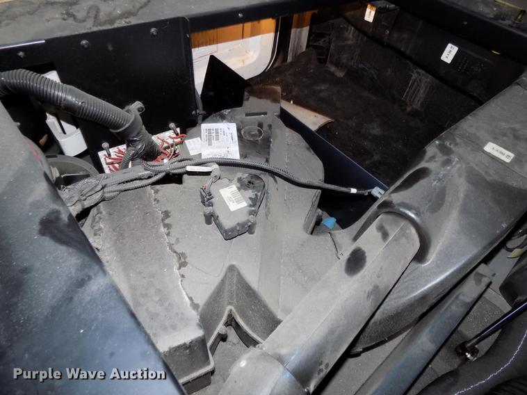 image for item DB8564 2013 Peterbilt 587 semi truck