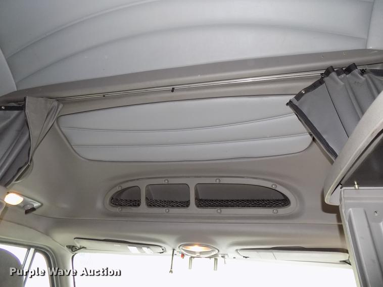 image for item DB8564 2013 Peterbilt 587 semi truck