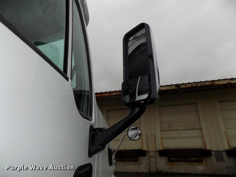 image for item DB8564 2013 Peterbilt 587 semi truck