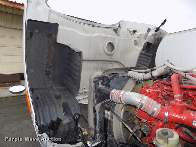 image for item DB8564 2013 Peterbilt 587 semi truck