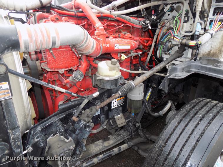 image for item DB8564 2013 Peterbilt 587 semi truck