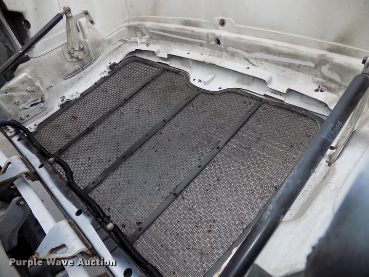 image for item DB8564 2013 Peterbilt 587 semi truck