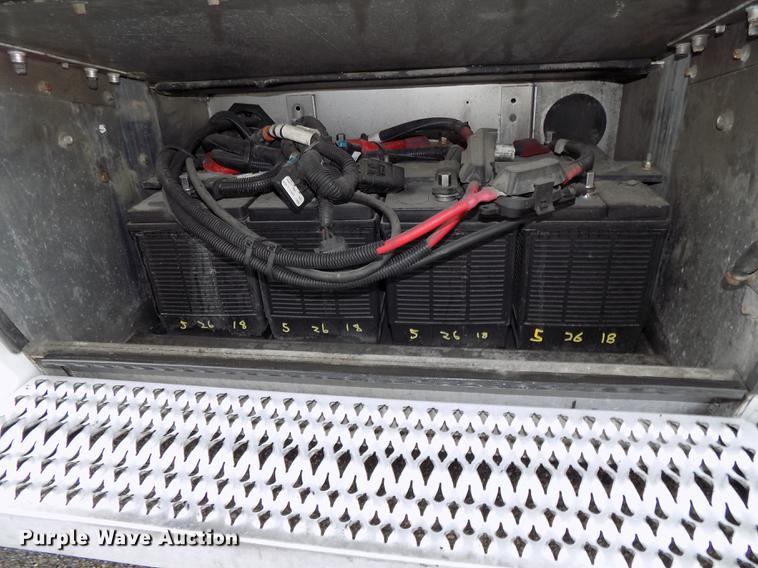 image for item DB8564 2013 Peterbilt 587 semi truck