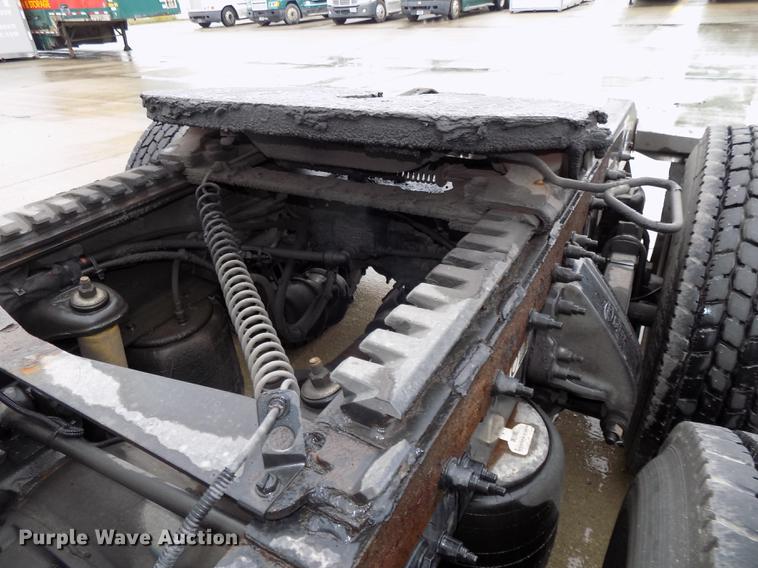 image for item DB8564 2013 Peterbilt 587 semi truck