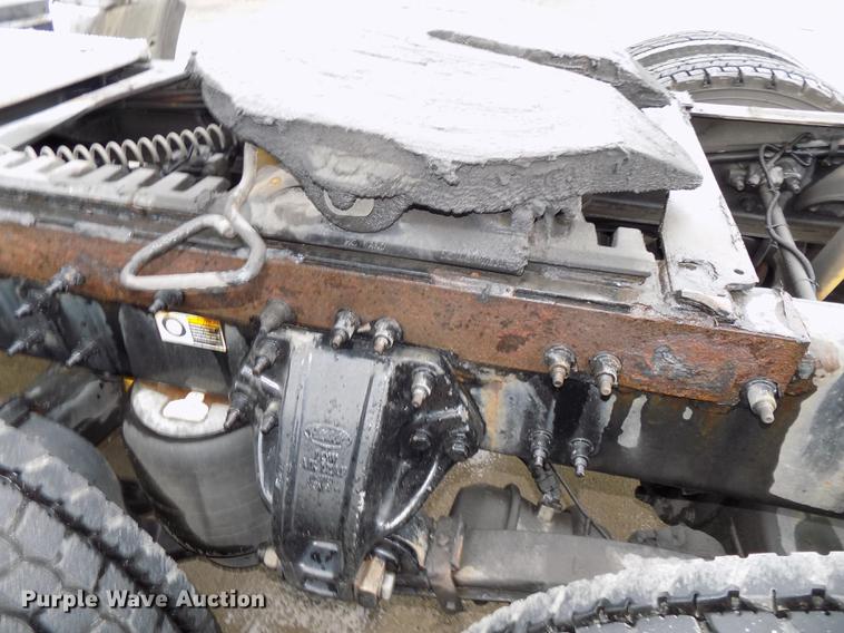 image for item DB8564 2013 Peterbilt 587 semi truck