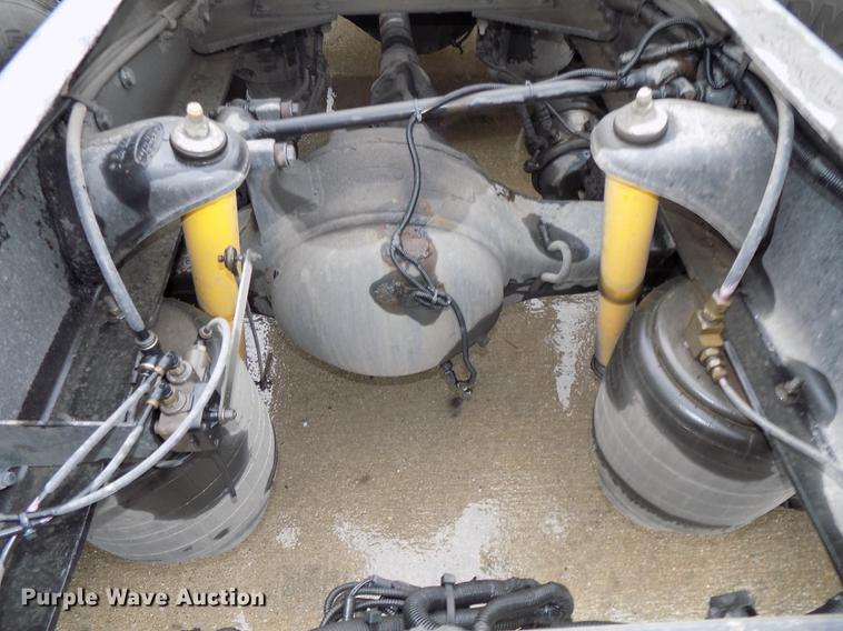 image for item DB8564 2013 Peterbilt 587 semi truck