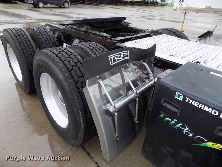 image for item DB8564 2013 Peterbilt 587 semi truck