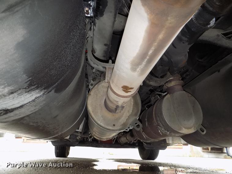 image for item DB8564 2013 Peterbilt 587 semi truck