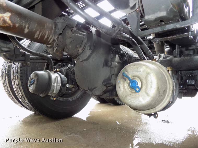 image for item DB8564 2013 Peterbilt 587 semi truck