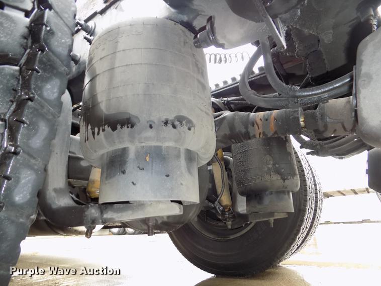 image for item DB8564 2013 Peterbilt 587 semi truck