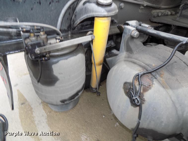 image for item DB8564 2013 Peterbilt 587 semi truck