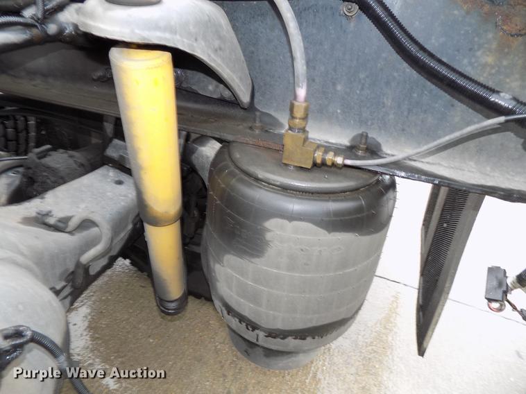 image for item DB8564 2013 Peterbilt 587 semi truck