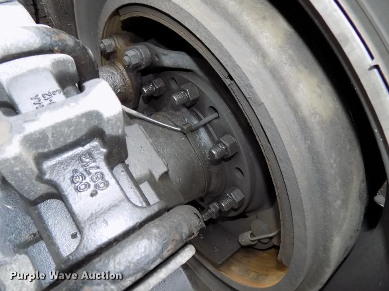 image for item DB8564 2013 Peterbilt 587 semi truck