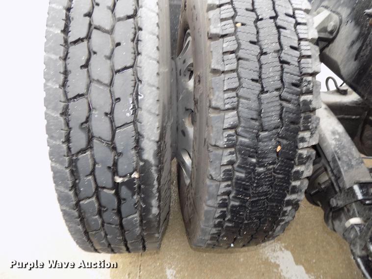 image for item DB8564 2013 Peterbilt 587 semi truck