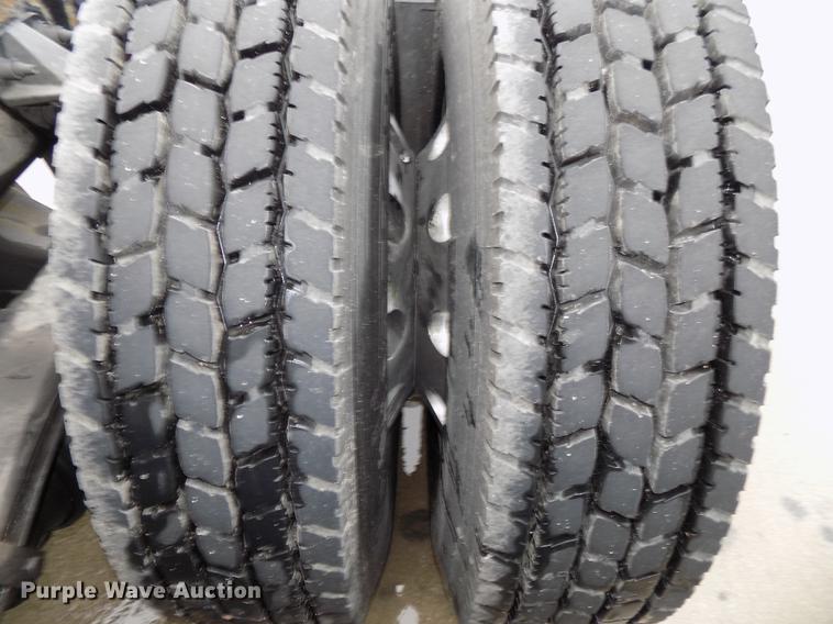 image for item DB8564 2013 Peterbilt 587 semi truck