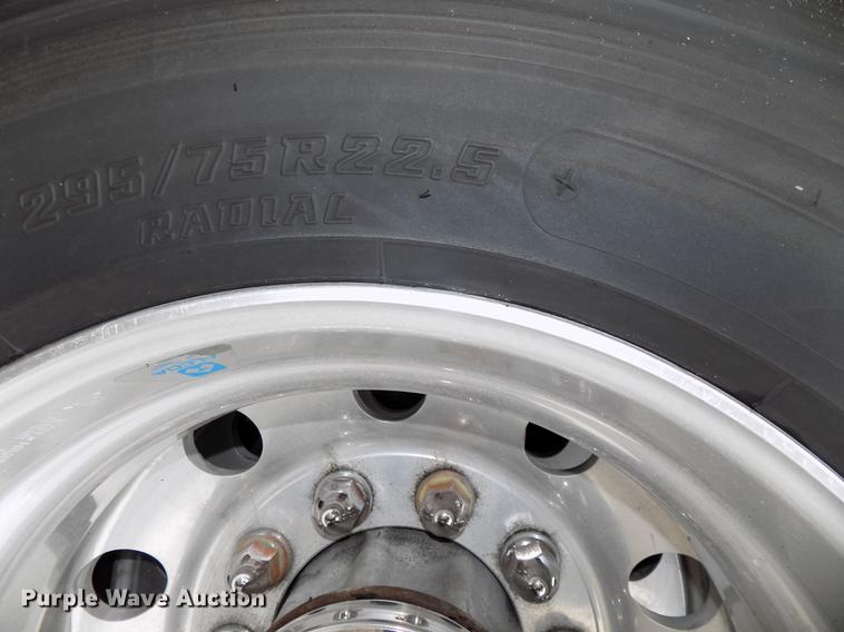 image for item DB8564 2013 Peterbilt 587 semi truck