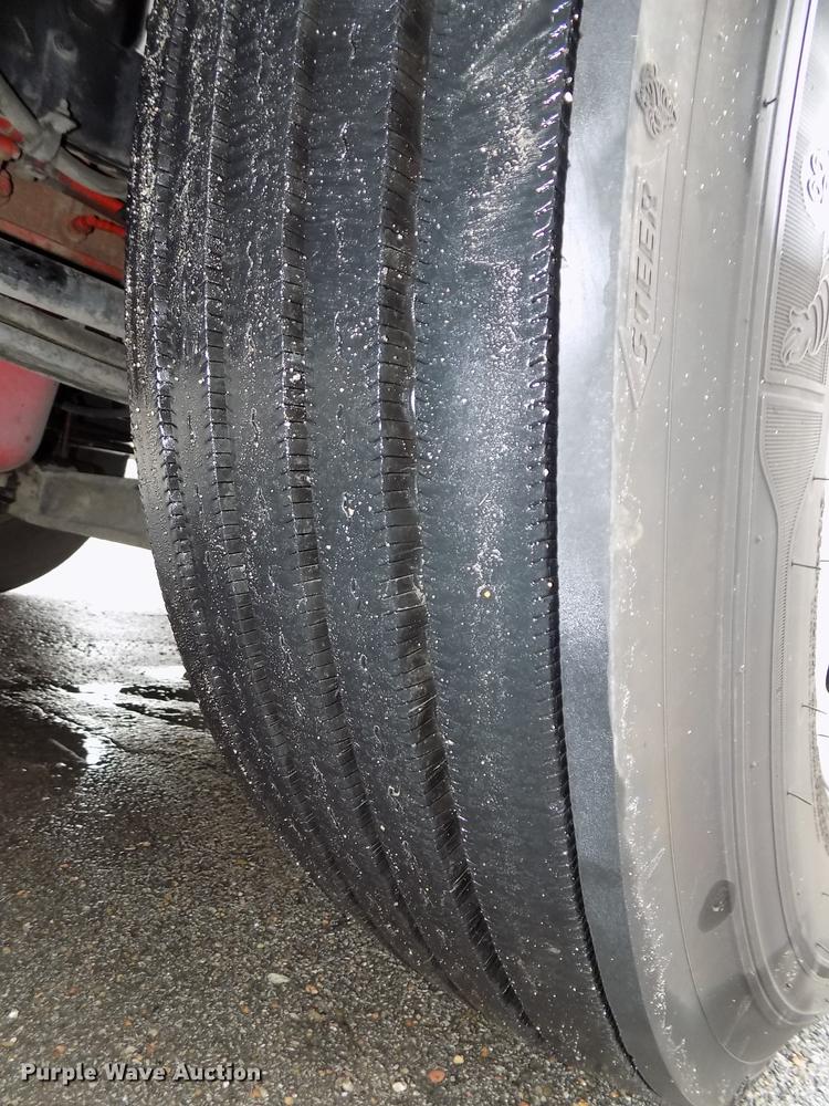 image for item DB8564 2013 Peterbilt 587 semi truck