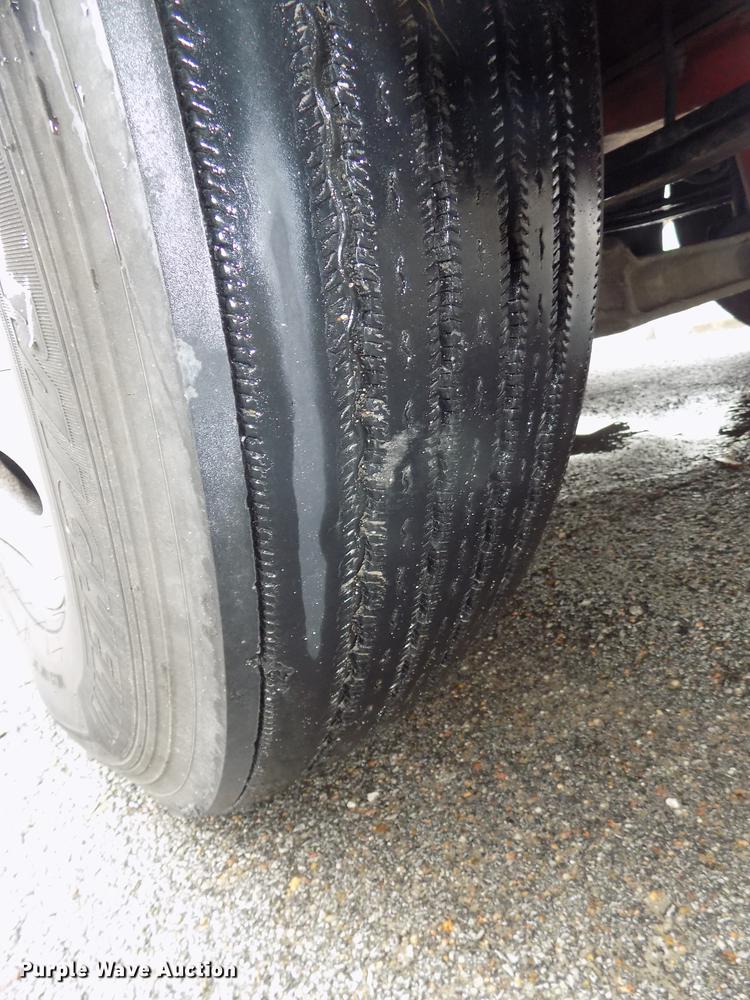 image for item DB8564 2013 Peterbilt 587 semi truck