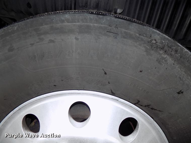 image for item DB8564 2013 Peterbilt 587 semi truck