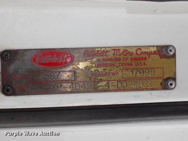 image for item DB8564 2013 Peterbilt 587 semi truck