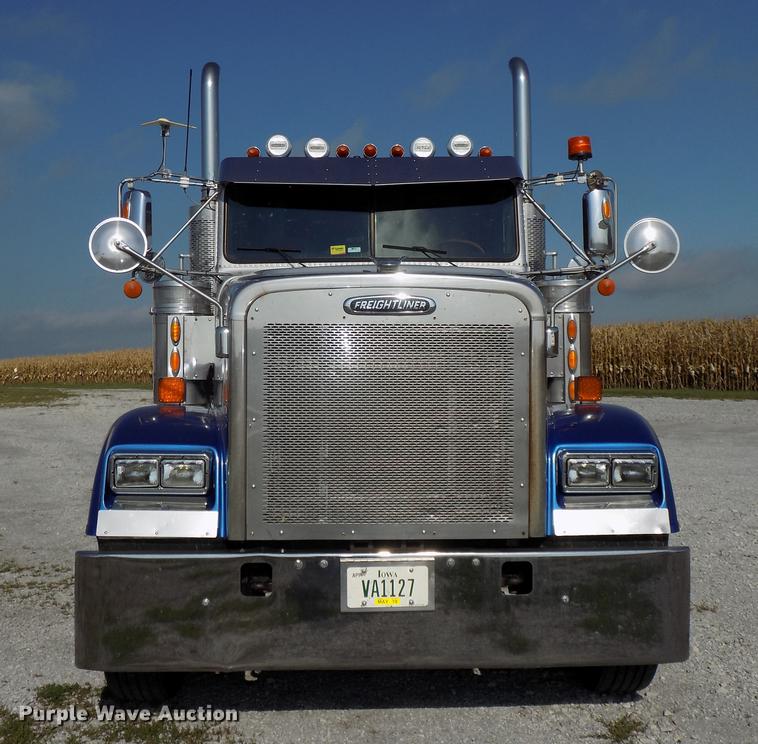 image for item DB8579 2007 Freightliner FLD132 XL Classic semi truck