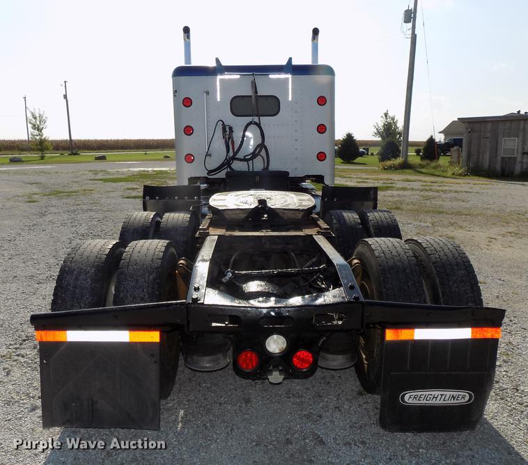 image for item DB8579 2007 Freightliner FLD132 XL Classic semi truck