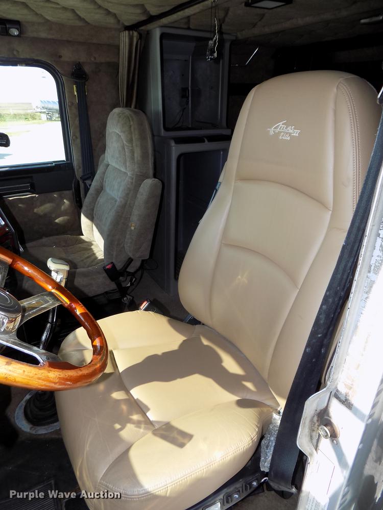 image for item DB8579 2007 Freightliner FLD132 XL Classic semi truck