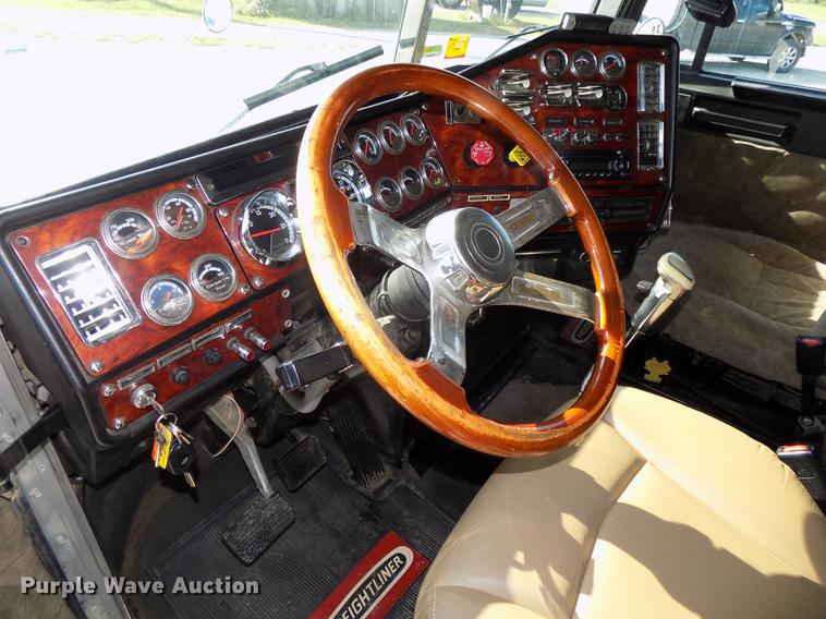 image for item DB8579 2007 Freightliner FLD132 XL Classic semi truck