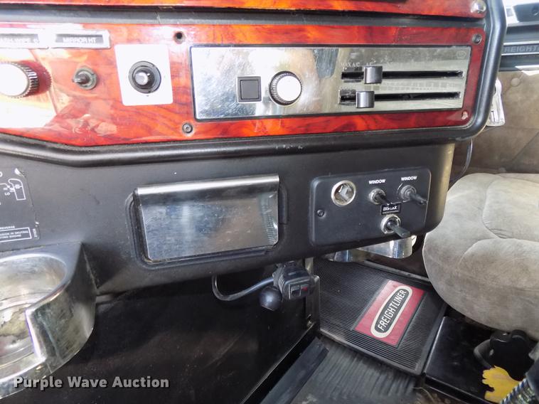 image for item DB8579 2007 Freightliner FLD132 XL Classic semi truck