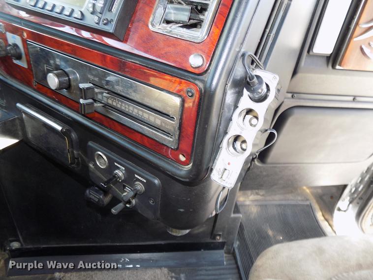 image for item DB8579 2007 Freightliner FLD132 XL Classic semi truck