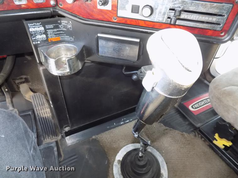 image for item DB8579 2007 Freightliner FLD132 XL Classic semi truck