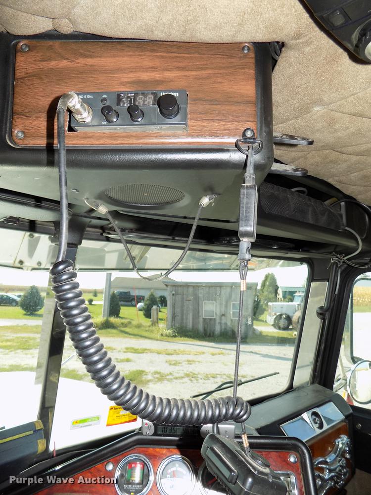 image for item DB8579 2007 Freightliner FLD132 XL Classic semi truck