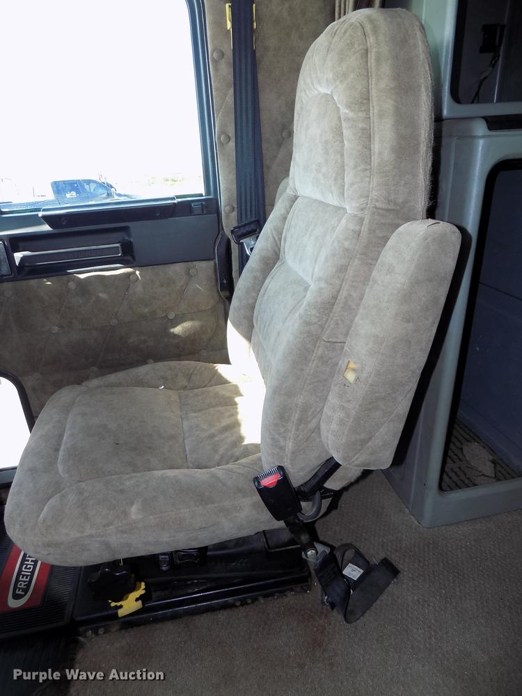 image for item DB8579 2007 Freightliner FLD132 XL Classic semi truck