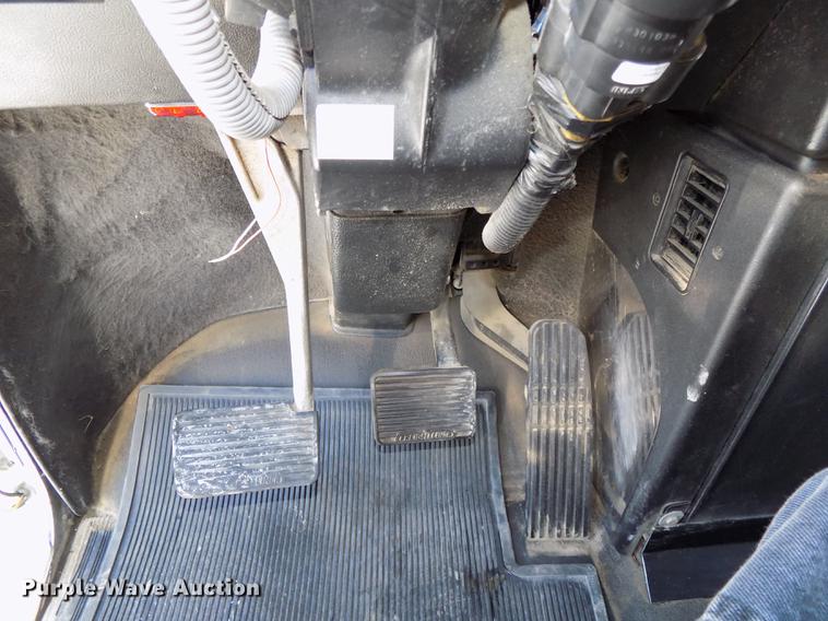 image for item DB8579 2007 Freightliner FLD132 XL Classic semi truck