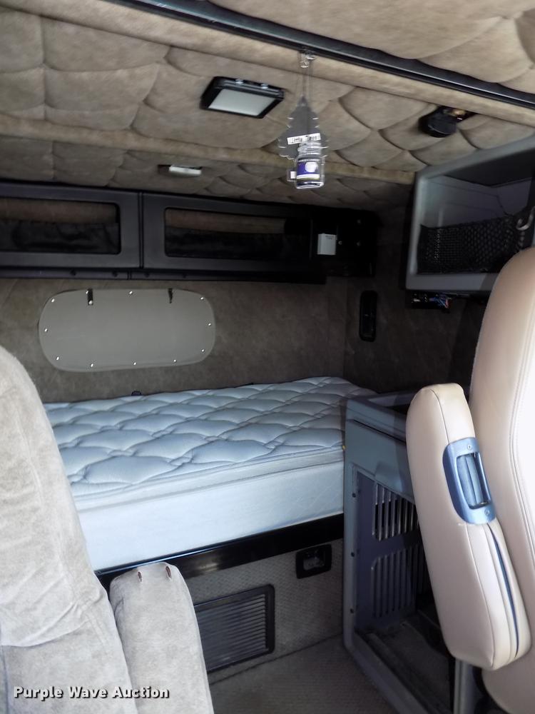 image for item DB8579 2007 Freightliner FLD132 XL Classic semi truck