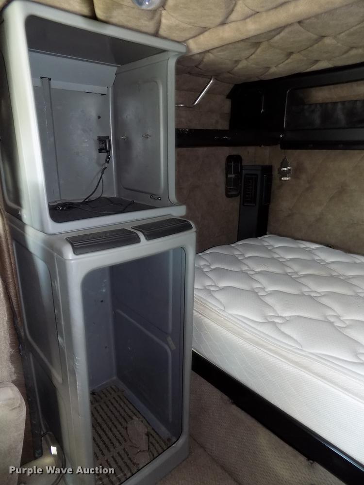 image for item DB8579 2007 Freightliner FLD132 XL Classic semi truck