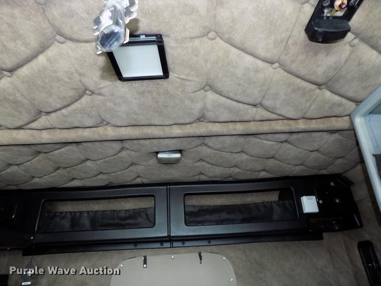 image for item DB8579 2007 Freightliner FLD132 XL Classic semi truck