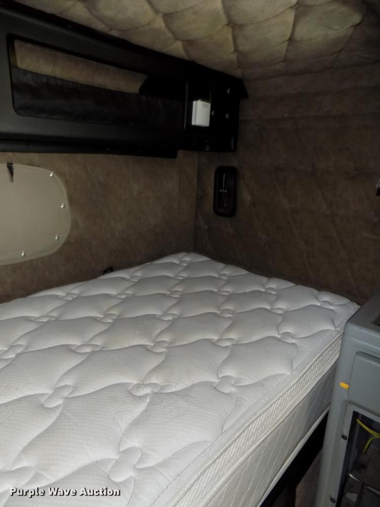 image for item DB8579 2007 Freightliner FLD132 XL Classic semi truck