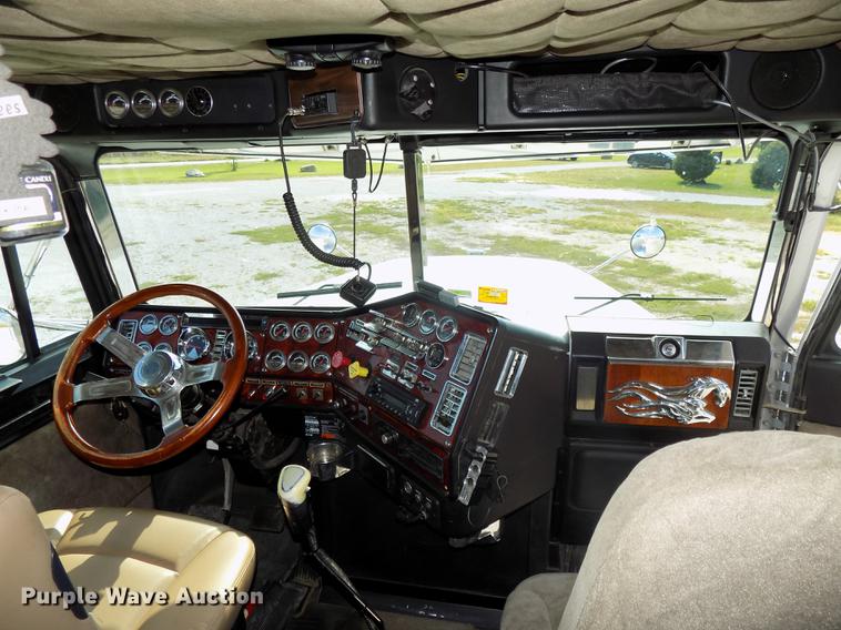 image for item DB8579 2007 Freightliner FLD132 XL Classic semi truck