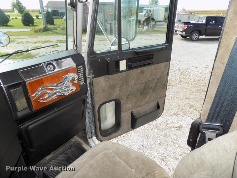 image for item DB8579 2007 Freightliner FLD132 XL Classic semi truck