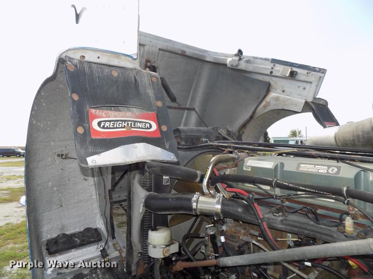 image for item DB8579 2007 Freightliner FLD132 XL Classic semi truck