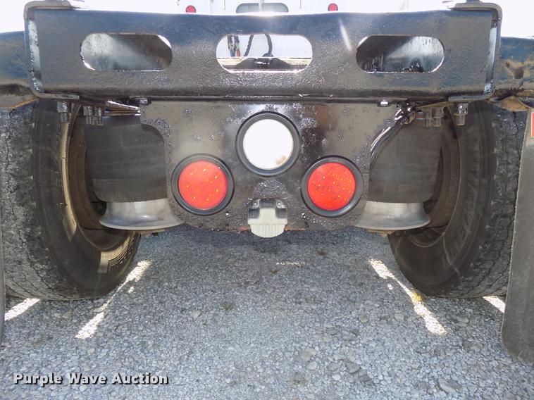 image for item DB8579 2007 Freightliner FLD132 XL Classic semi truck