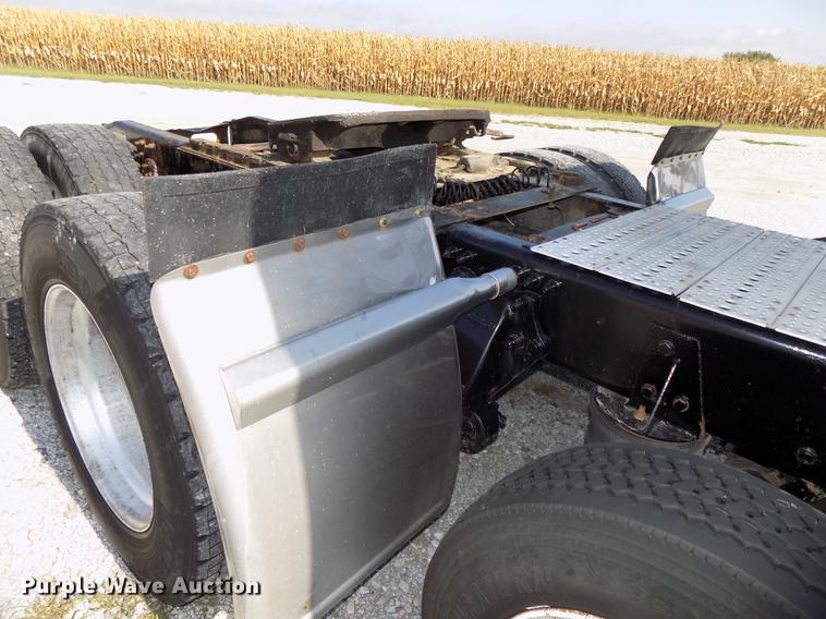 image for item DB8579 2007 Freightliner FLD132 XL Classic semi truck