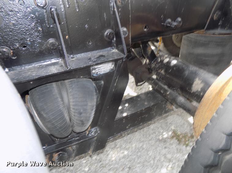 image for item DB8579 2007 Freightliner FLD132 XL Classic semi truck