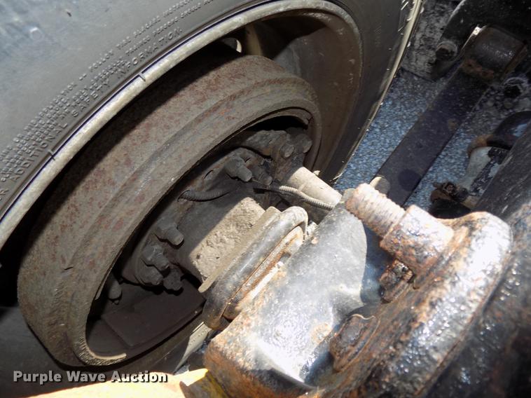 image for item DB8579 2007 Freightliner FLD132 XL Classic semi truck