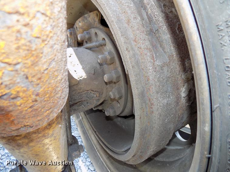 image for item DB8579 2007 Freightliner FLD132 XL Classic semi truck