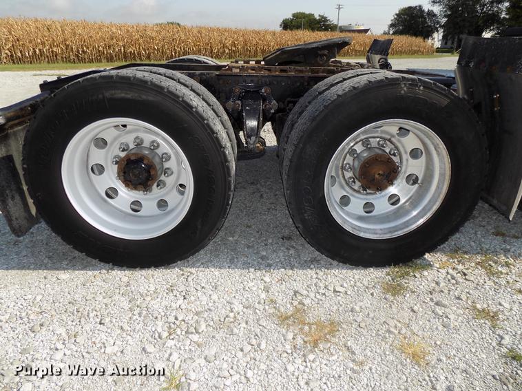 image for item DB8579 2007 Freightliner FLD132 XL Classic semi truck