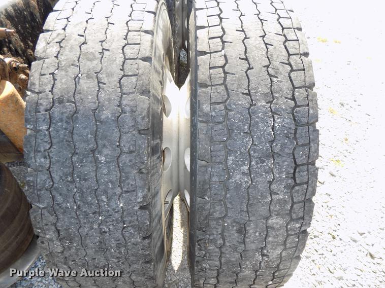 image for item DB8579 2007 Freightliner FLD132 XL Classic semi truck