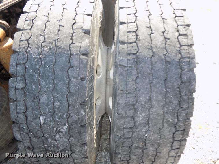 image for item DB8579 2007 Freightliner FLD132 XL Classic semi truck