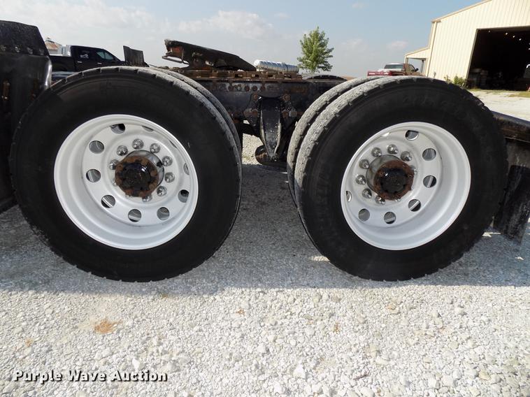 image for item DB8579 2007 Freightliner FLD132 XL Classic semi truck